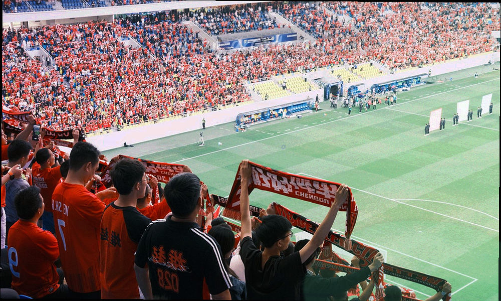 由像素方块与色块拼成的时间轴插画，五个节点旁挂着不同阶段的游戏图标
